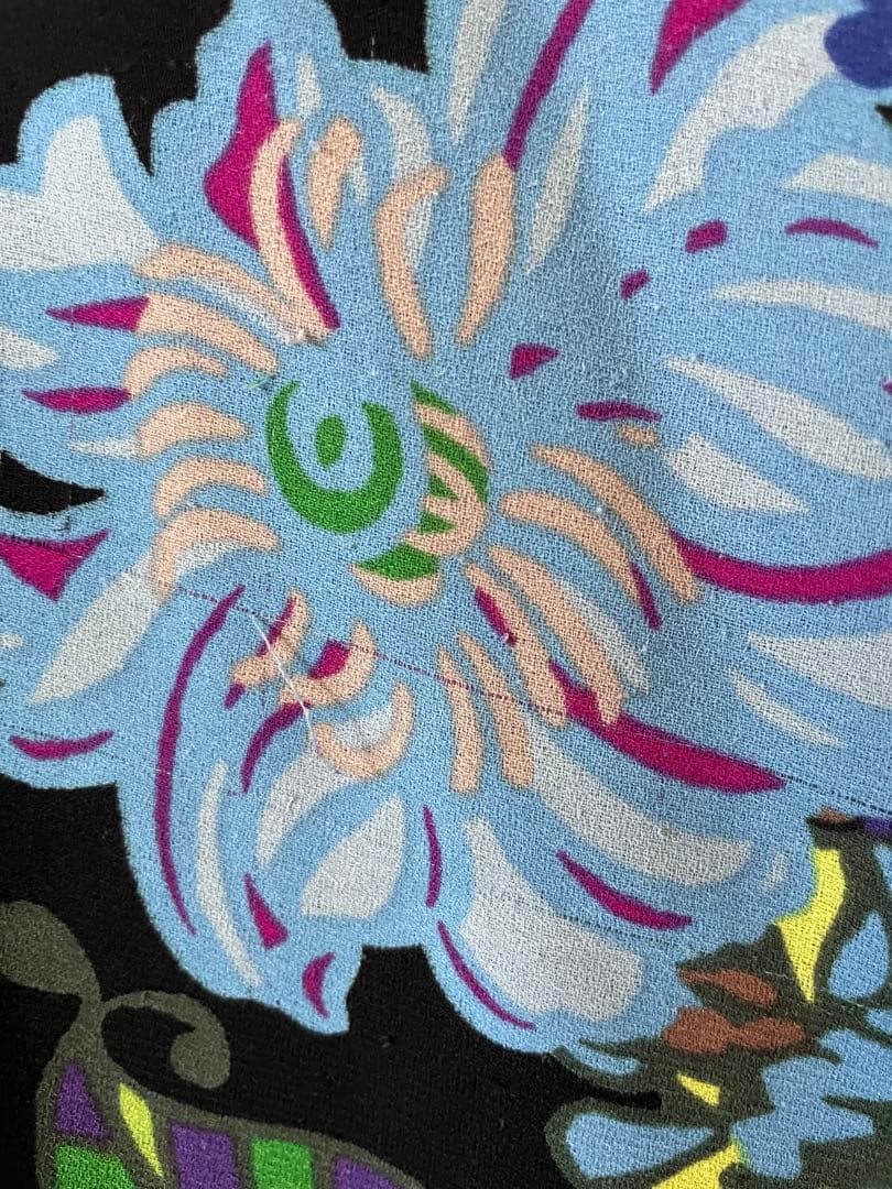 トクコプルミエブォル花柄フレアチュニック黒(訳あり)