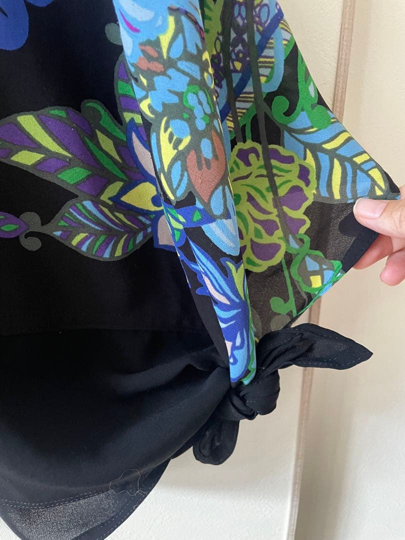 トクコプルミエブォル花柄フレアチュニック黒(訳あり)