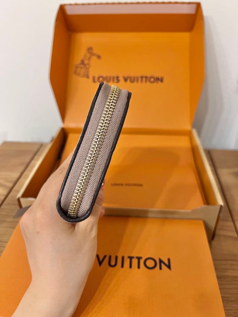 みっち　　ルイヴィトン　アンプラント　ジッピーウォレット