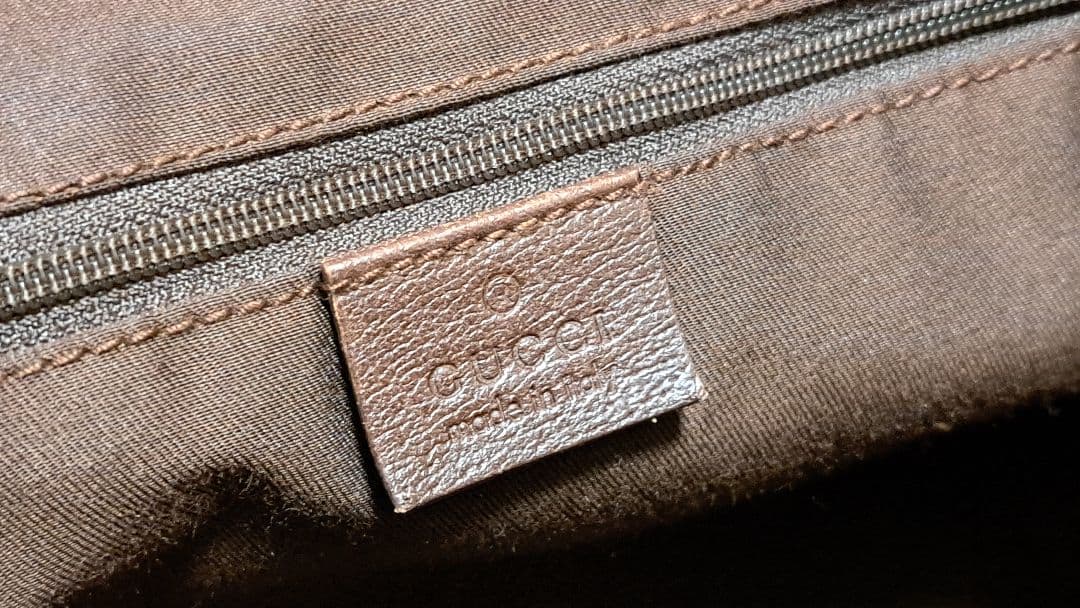 GUCCI　GGパターン　ショルダーバッグ