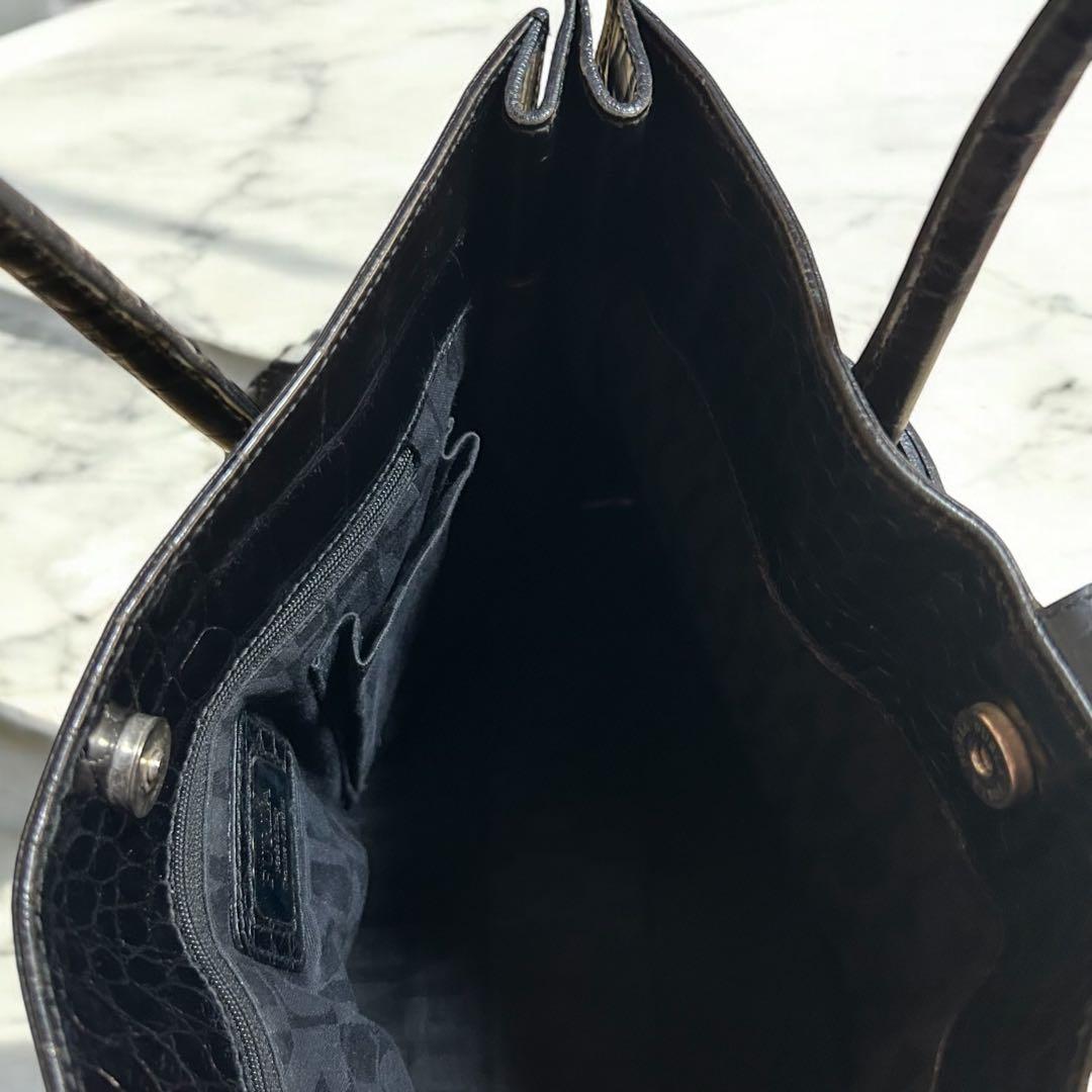 フルラ　トート　A4可　ビジネス　クロコ型押し　レザー　シルバー金具　ブラック