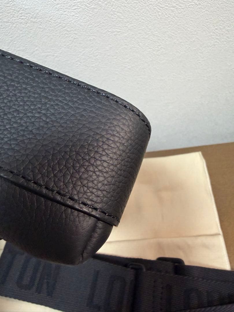 LOUIS VUITTON ブラックショルダーバッグメンズ
