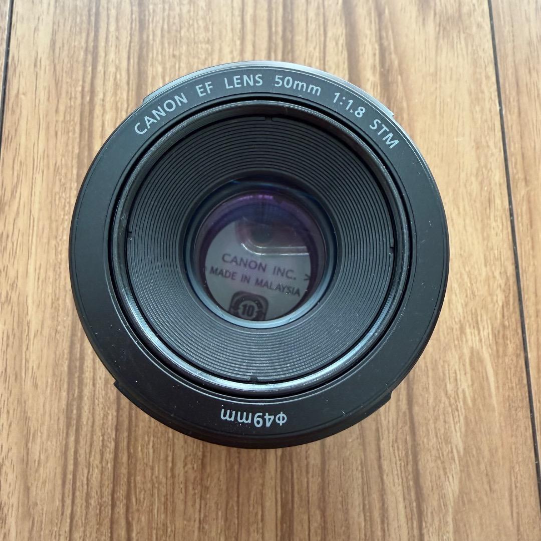 Canon EF 50mm f/1.8 STM レンズフード（ES-68）付き