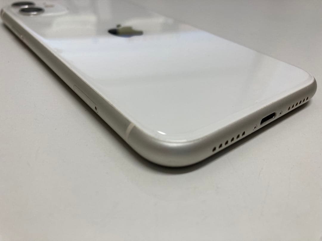 iPhone 11 128GB ホワイト　バッテリー100%　K2006