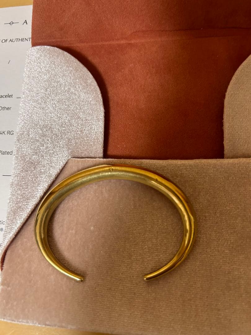 ガブリエラアルティガス　バングル