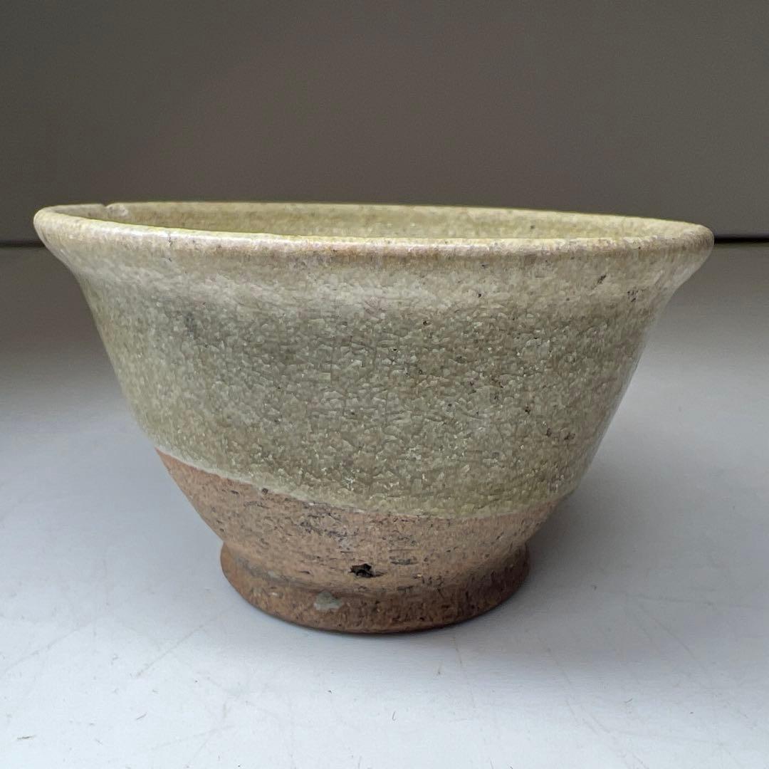 中国元時代　七官青磁ぐい呑　口径約7㎝　東Y7-1208③