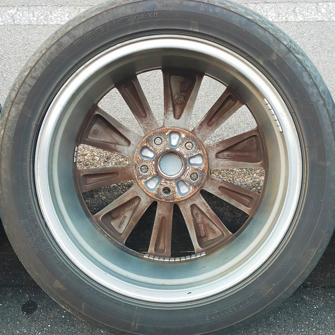 レガシィB4 (BN9) 純正ホイールとレグノGR-XⅡ4本セットのうち2／４