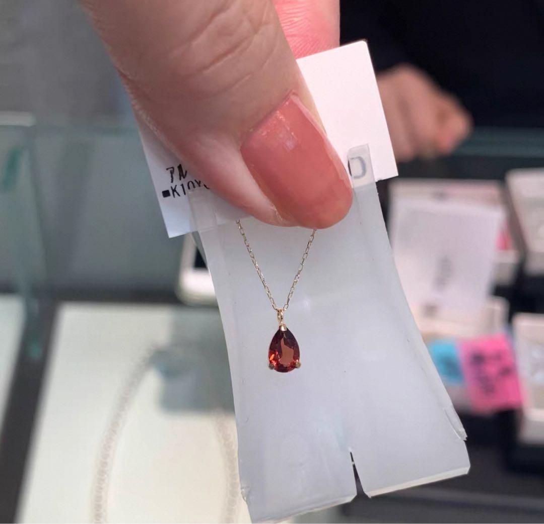 ツツミ しずく型ガーネットネックレス　K10イエローゴールド