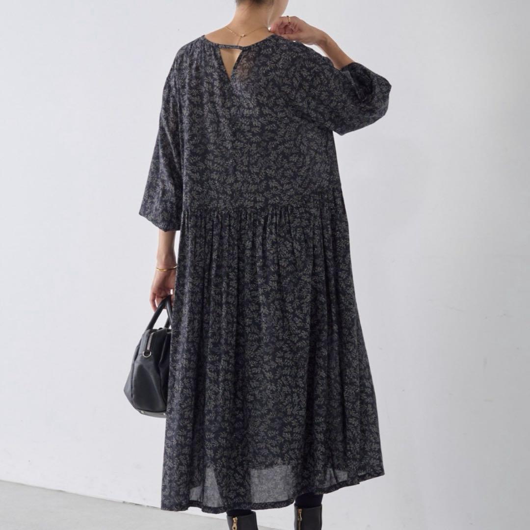 【新品タグ付】ビアズリー リーフプリントギャザーワンピース