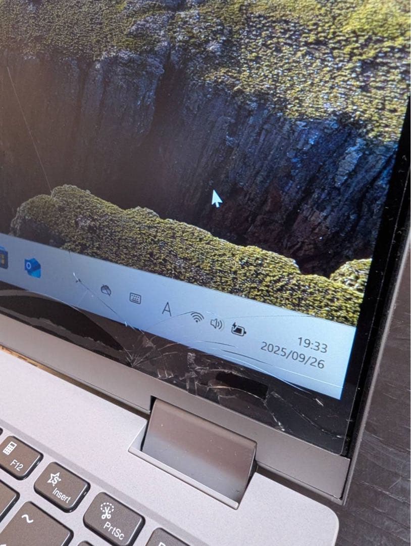 ジャンク　ひび割れあり Ryzen 3 4300u Radeon graphic