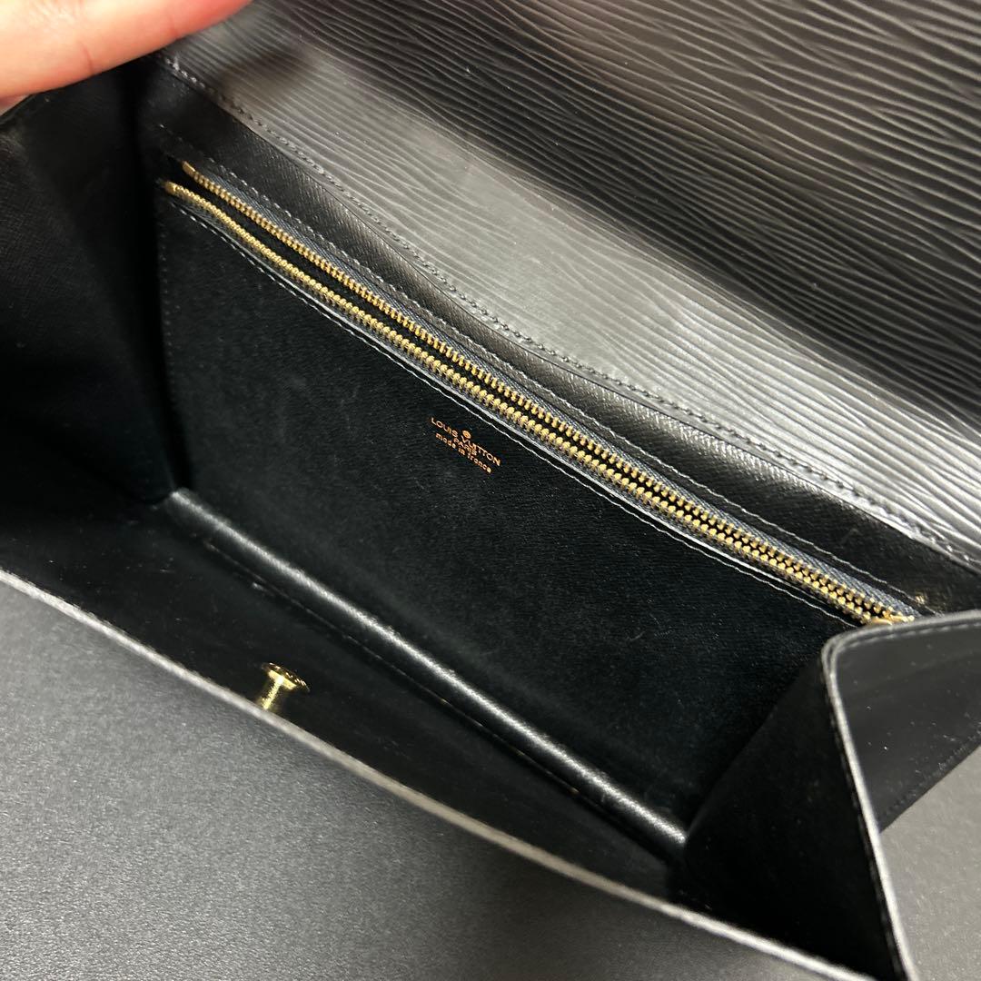ルイヴィトン　ブラックレザー クラッチバッグ