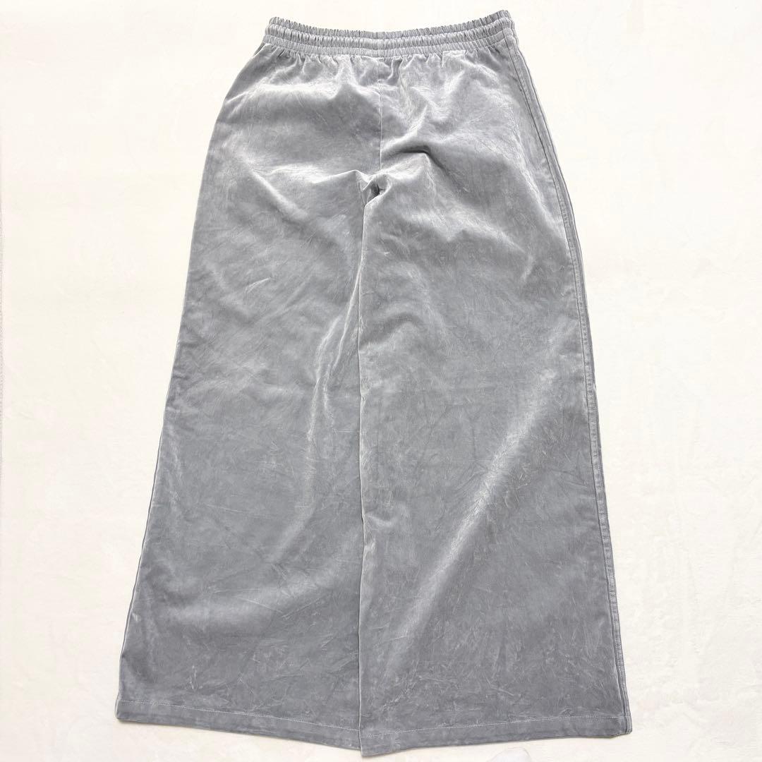 新品タグ付き★アディダス オリジナルス ベロア オーバーサイズ トラックパンツ