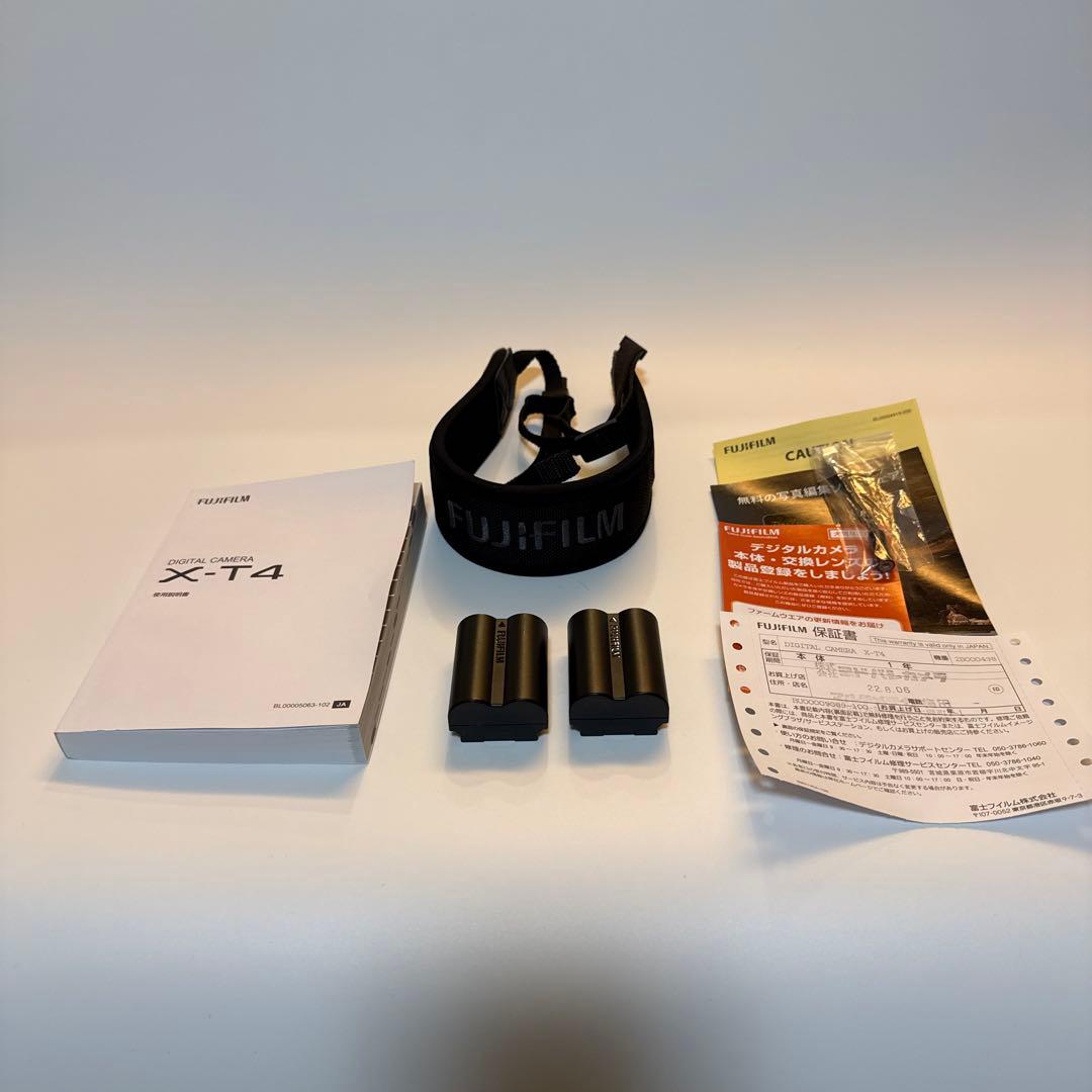 【極美品】FUJIFILM X-T4 ボディ [ブラック] ＋純正バッテリー2個
