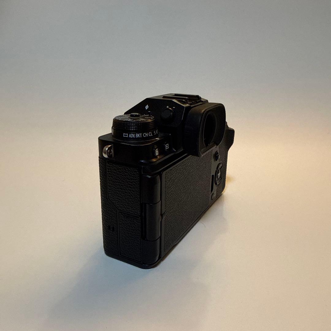 【極美品】FUJIFILM X-T4 ボディ [ブラック] ＋純正バッテリー2個