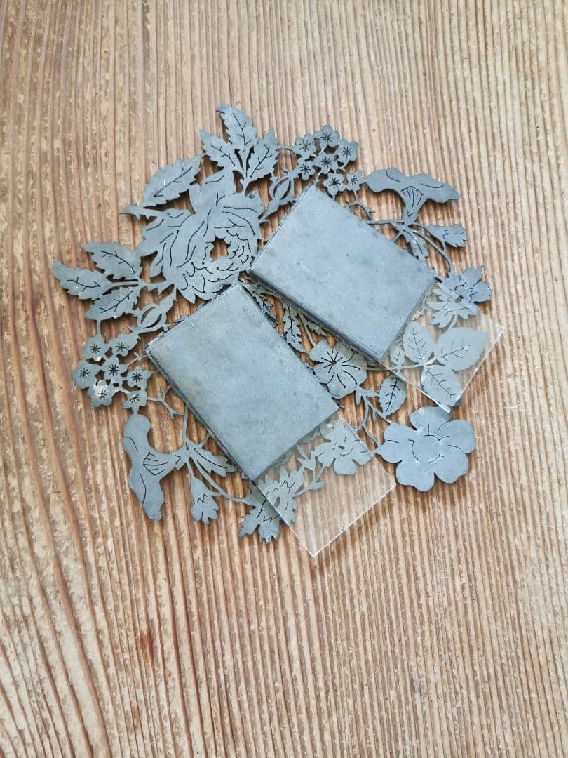 アンティーク ２枚ガラスフォトフレーム 花々の金属装飾 初聖体式&十字架カード