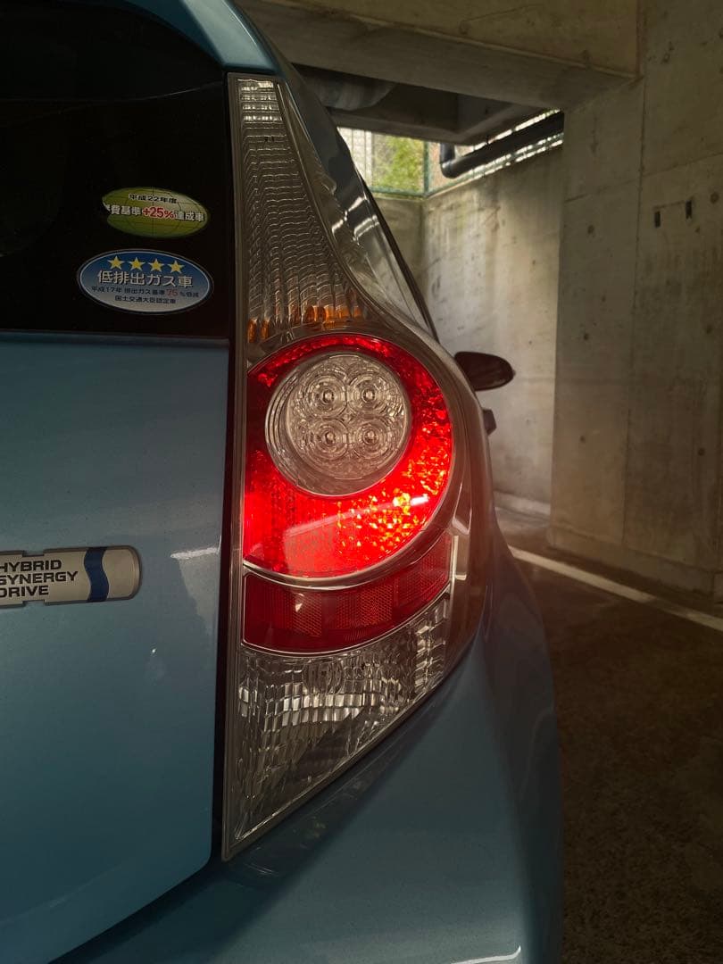 トヨタアクア前期 NHP10 右テールランプ ハーネス付き 52-252 ライト