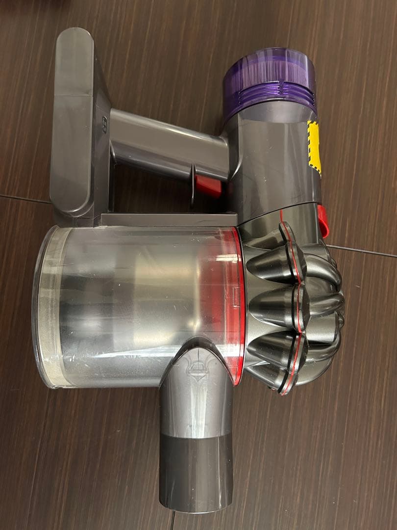 Dyson V8 Slim Fluffy+ 本体と付属品+スタンド　※ジャンク