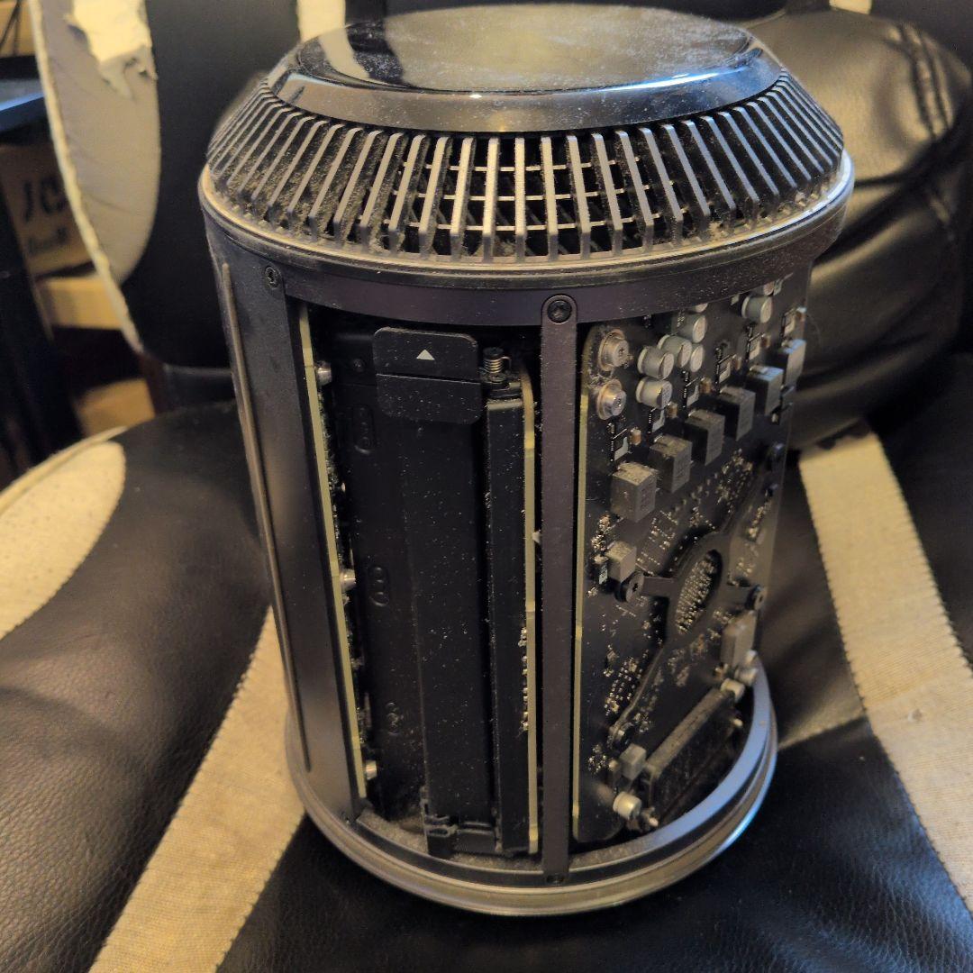 Apple Mac Pro (Late 2013) 本体