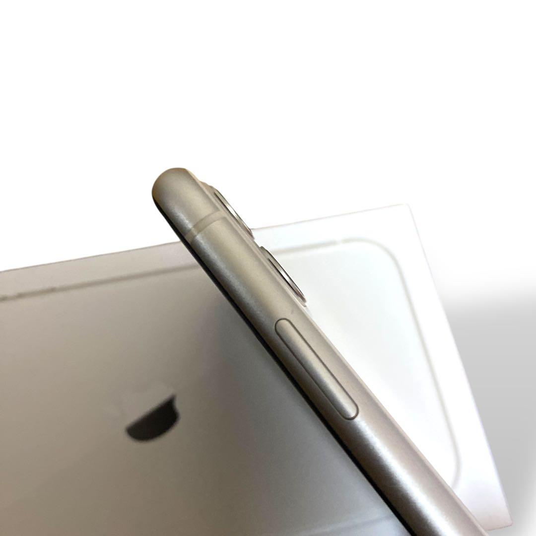 Apple iPhone 11 ホワイト 本体　128GB SIMフリー　箱付き