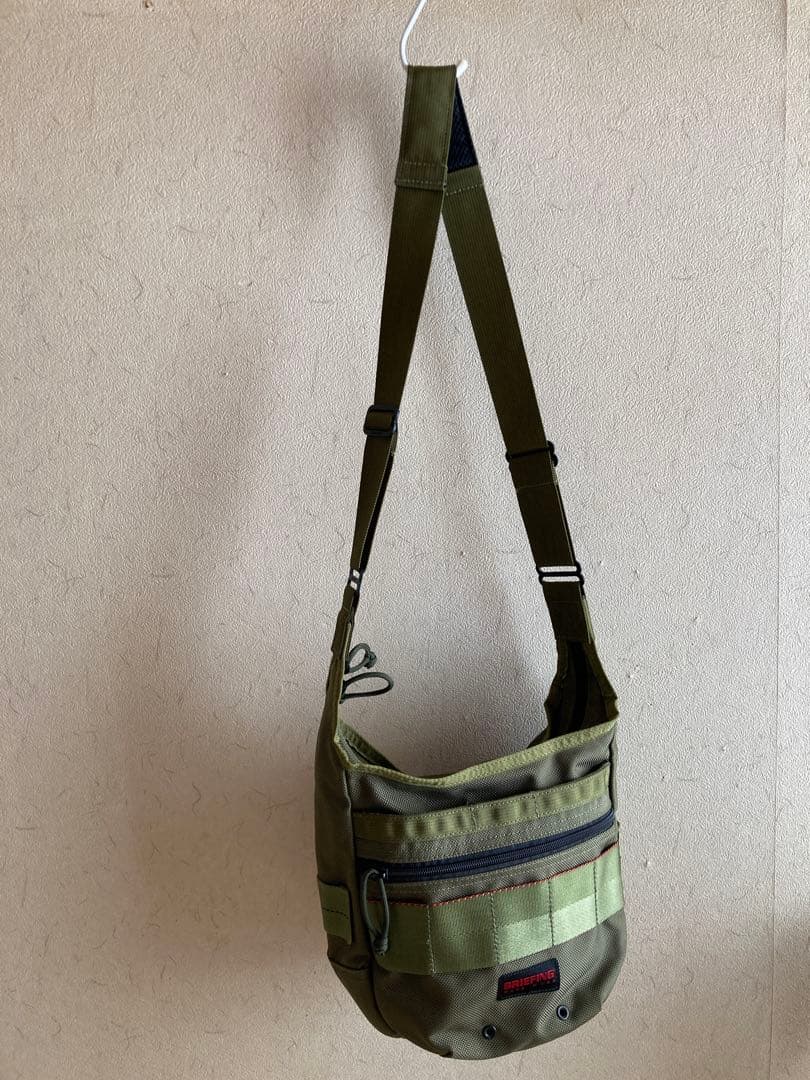 BRIEFING ショルダーバック　オリーブ
