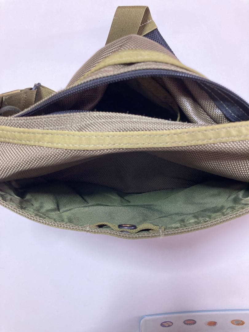 BRIEFING ショルダーバック　オリーブ