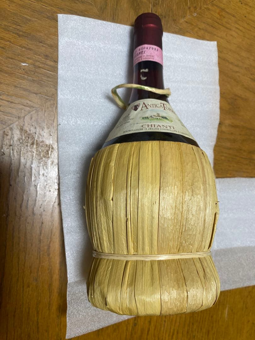 イタリアのトスカーナ州で生産されている赤ワインキャンティボトル 籠入り750ml