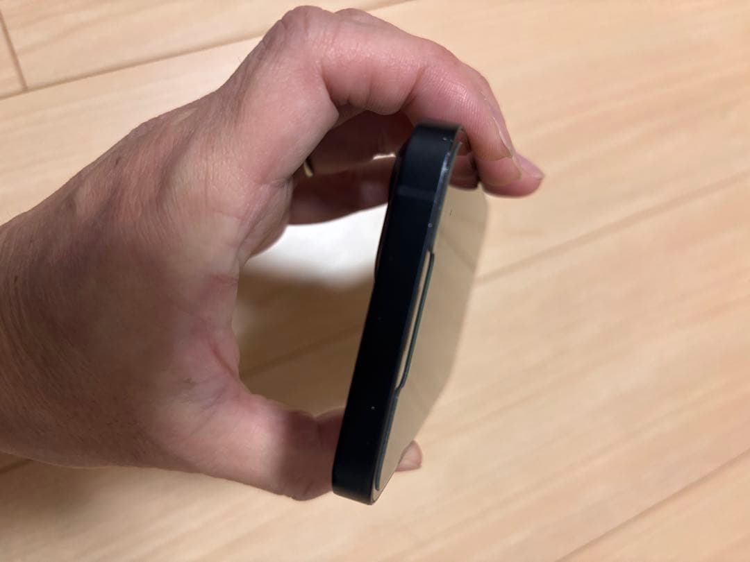 Apple iPhone 13 ブラック　本体　simフリー