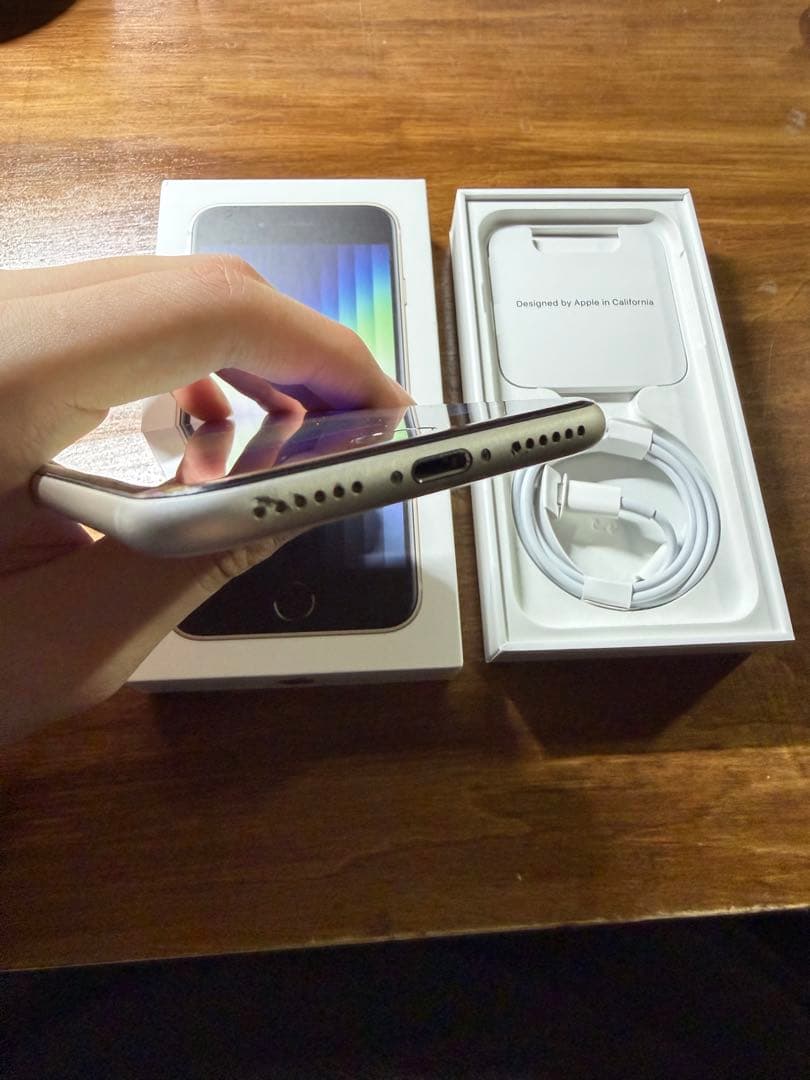 Apple iPhone SE3 64GB ホワイト 本体