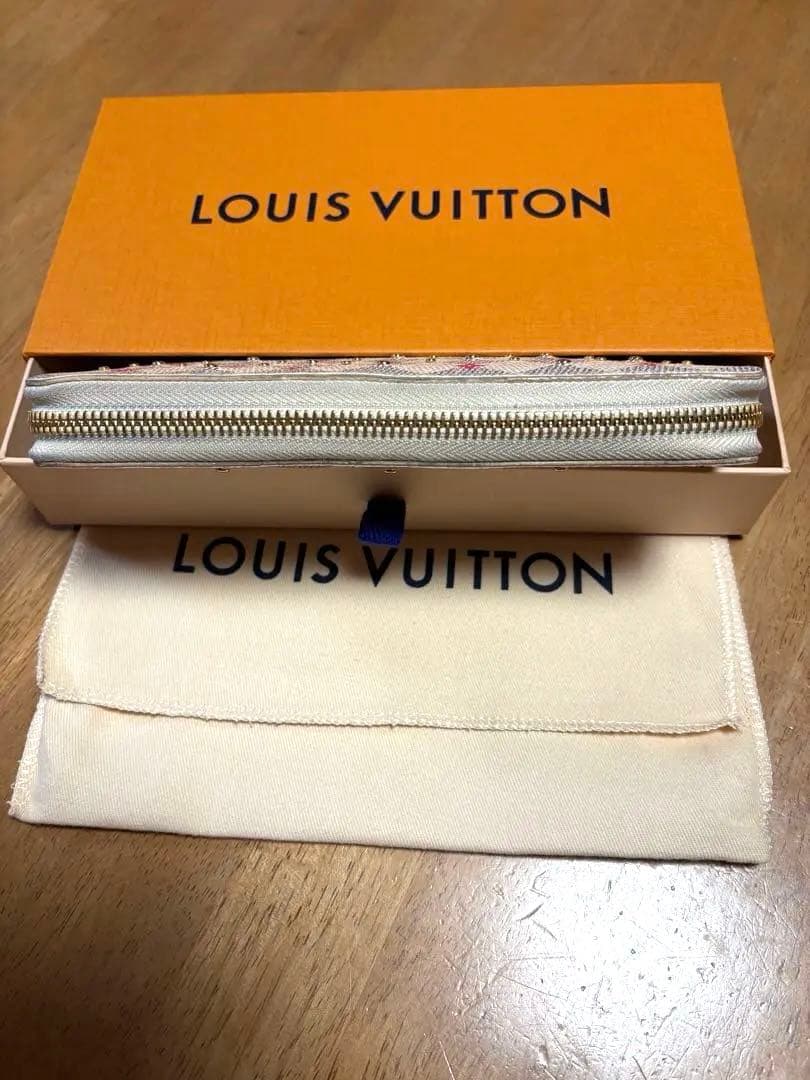 ルイ ヴィトン ダミエアズール ジッピーウォレット スタッズ長財布　希少モデル