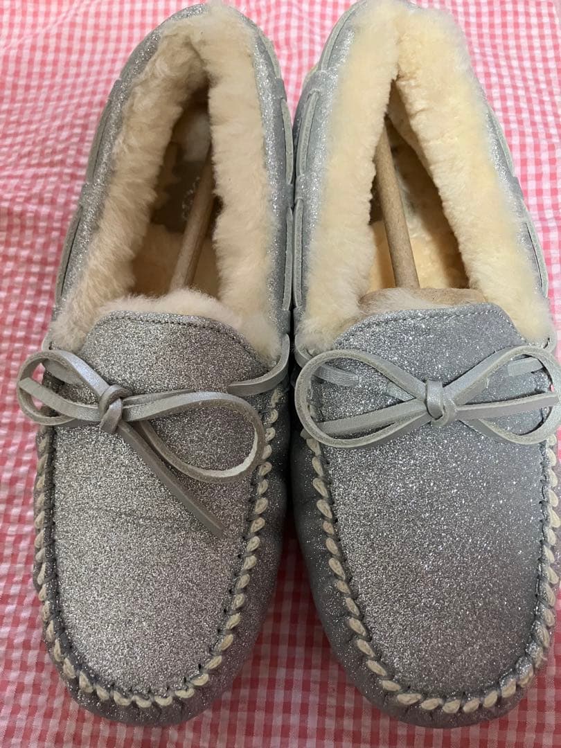UGG シルバー グリッター モカシン