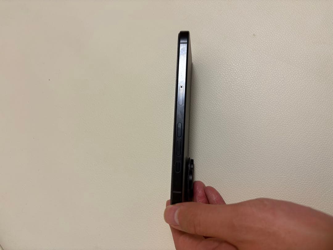 Apple iPhone 16プロ　ブラックチタニウム