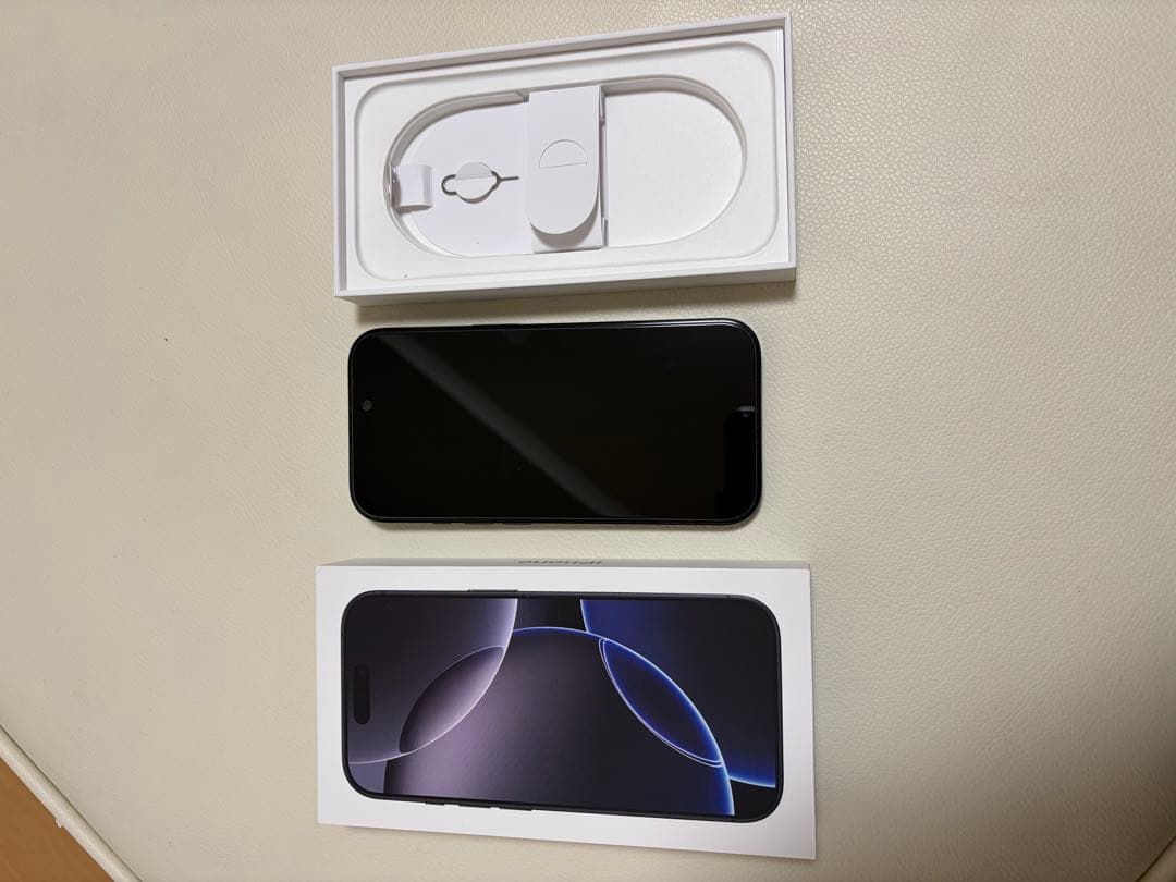 Apple iPhone 16プロ　ブラックチタニウム