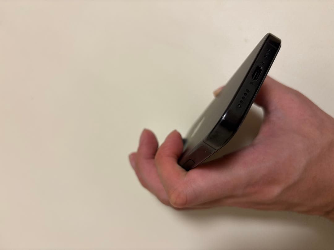 Apple iPhone 16プロ　ブラックチタニウム