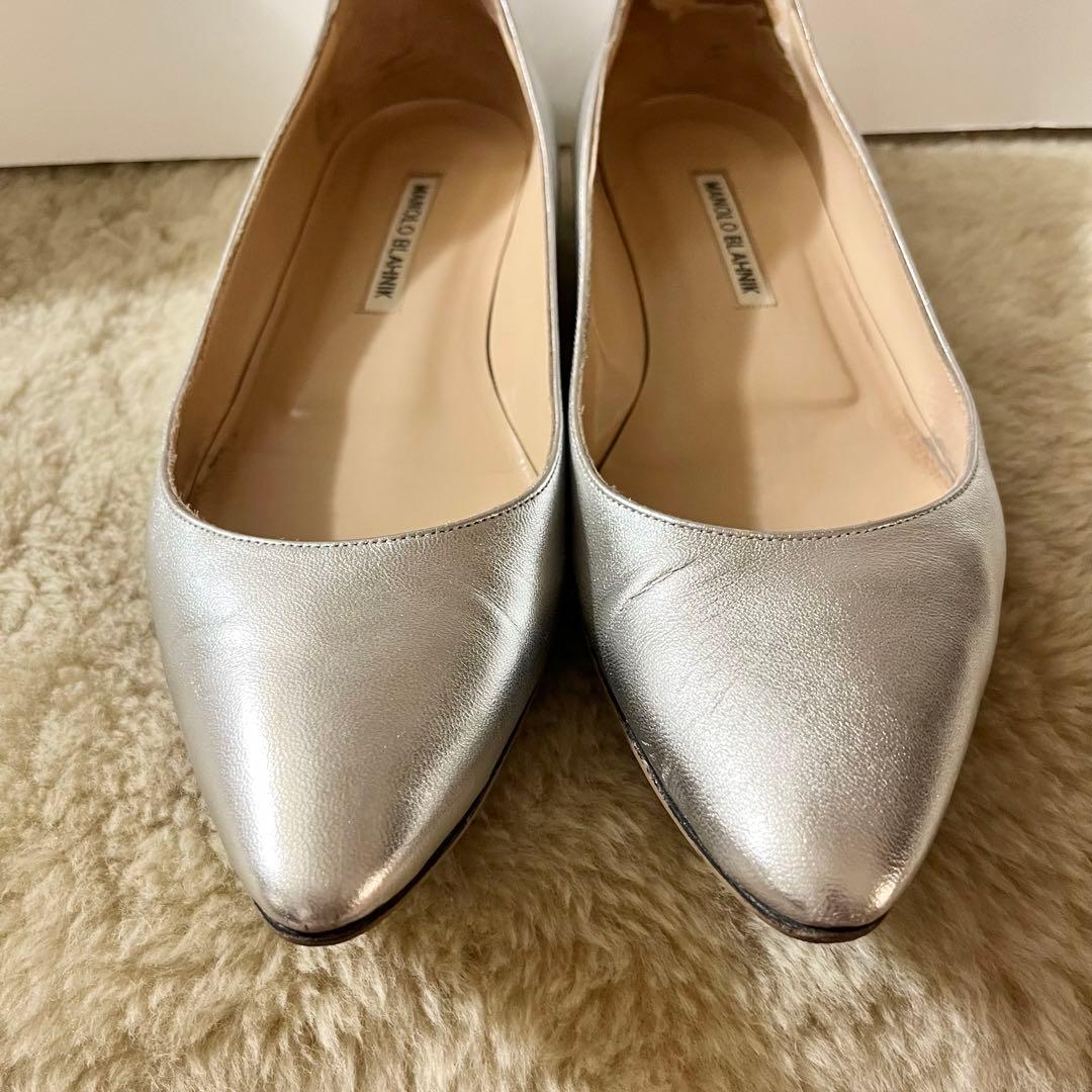 マノロブラニク シルバー フラットシューズ 38.5
