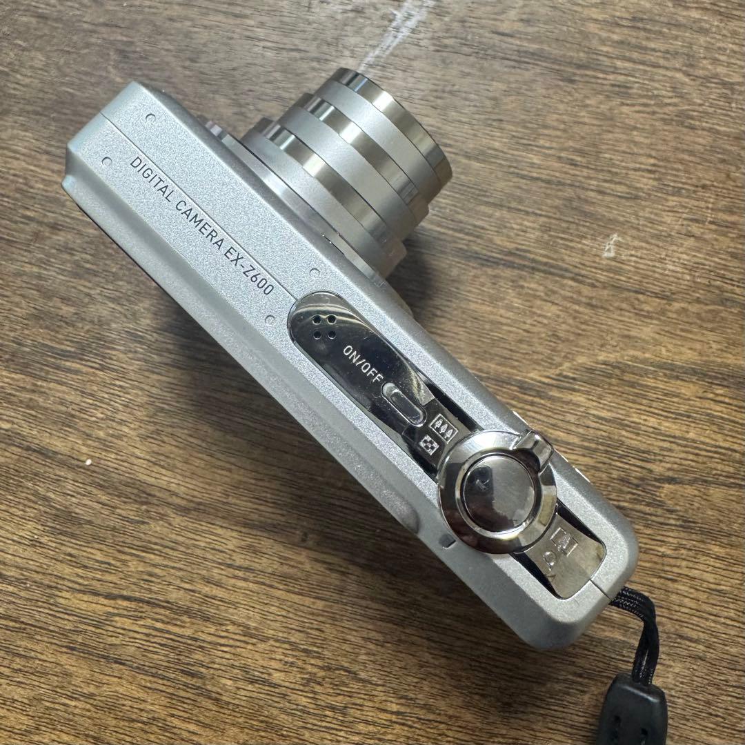 【美品】CASIO デジタルカメラ EXILIM EX-Z600 シルバー