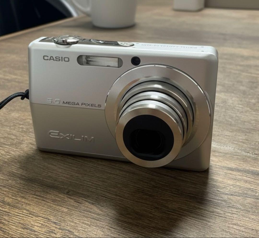 【美品】CASIO デジタルカメラ EXILIM EX-Z600 シルバー