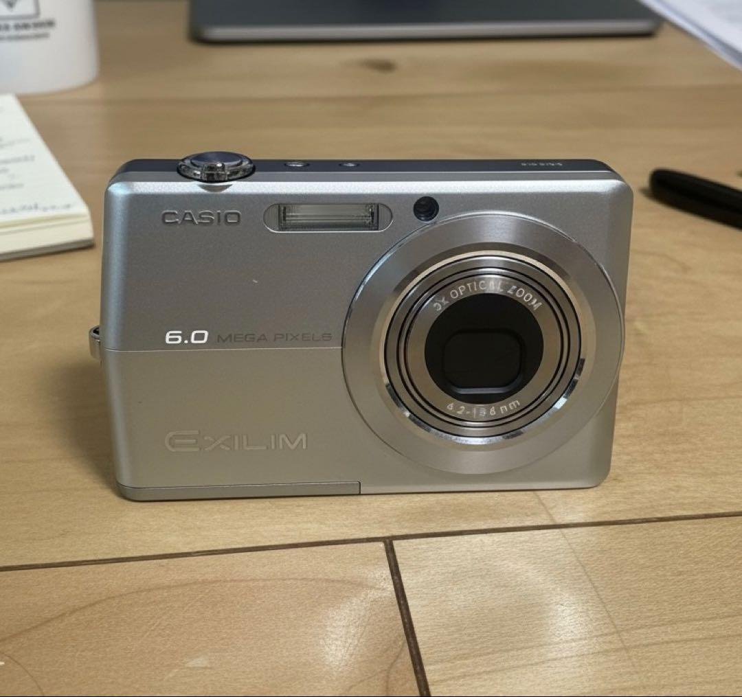 【美品】CASIO デジタルカメラ EXILIM EX-Z600 シルバー