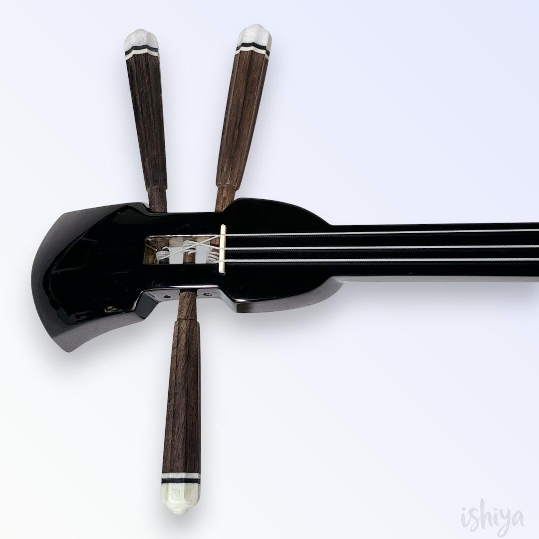 【美品】沖縄三線 弦楽器 人工皮 蛇柄 ハードケース鍵付 三味線