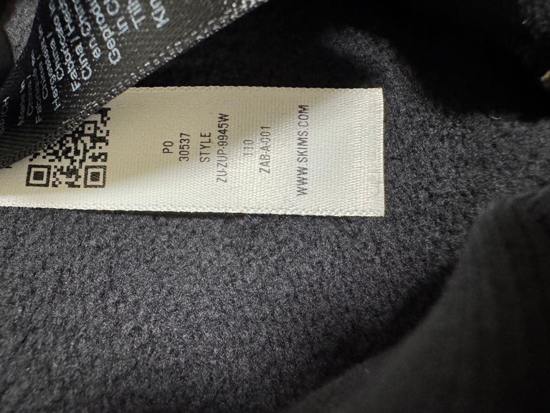 SKIMS オーバーサイズ フーディー ブラック