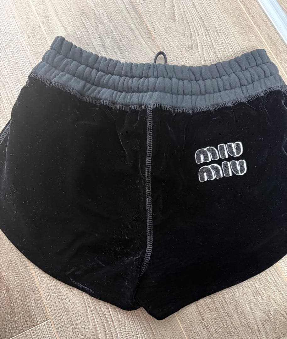 miu miu ミュウミュウ　ベロアショートパンツ