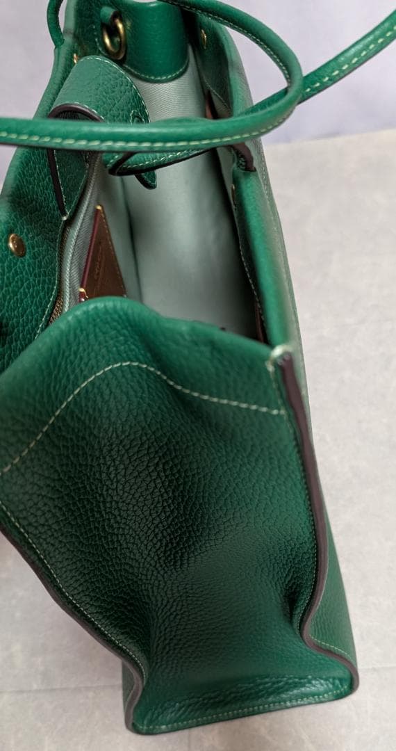COACH グリーン レザー バッグ ストラップ付き