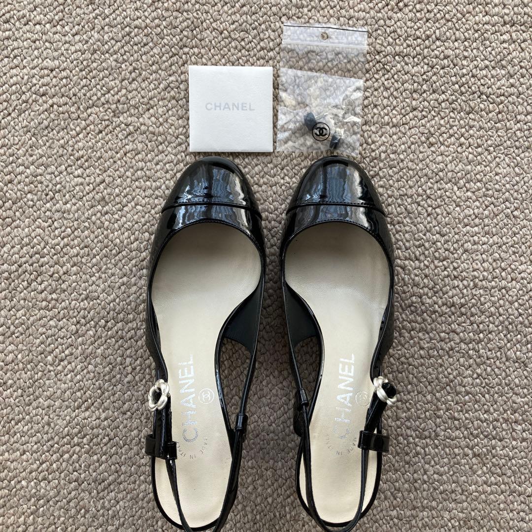 CHANEL ブラックエナメルミュール