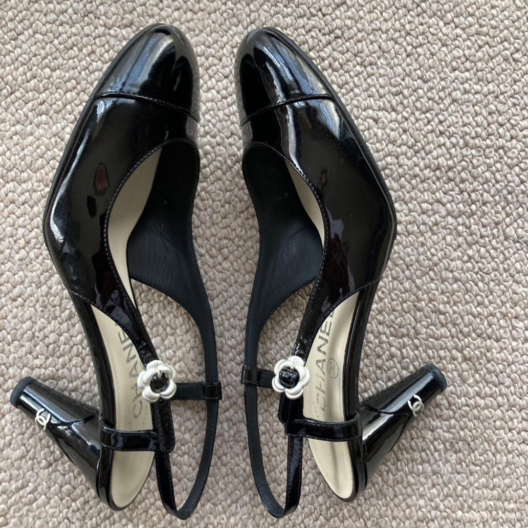 CHANEL ブラックエナメルミュール