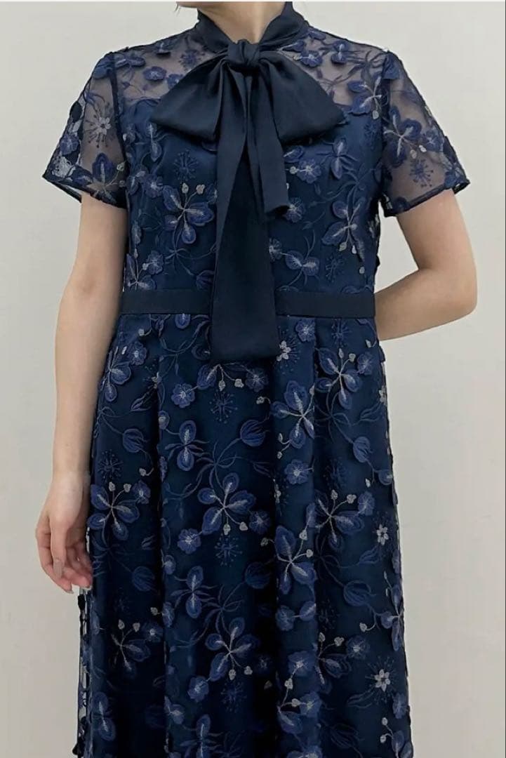 新品[グレースコンチネンタル　25AW フラワ－フレアドレス　ワンピース　38