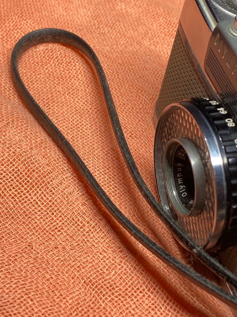 ハーフカメラ　オリンパス　PEN-EE （完全駆動品）