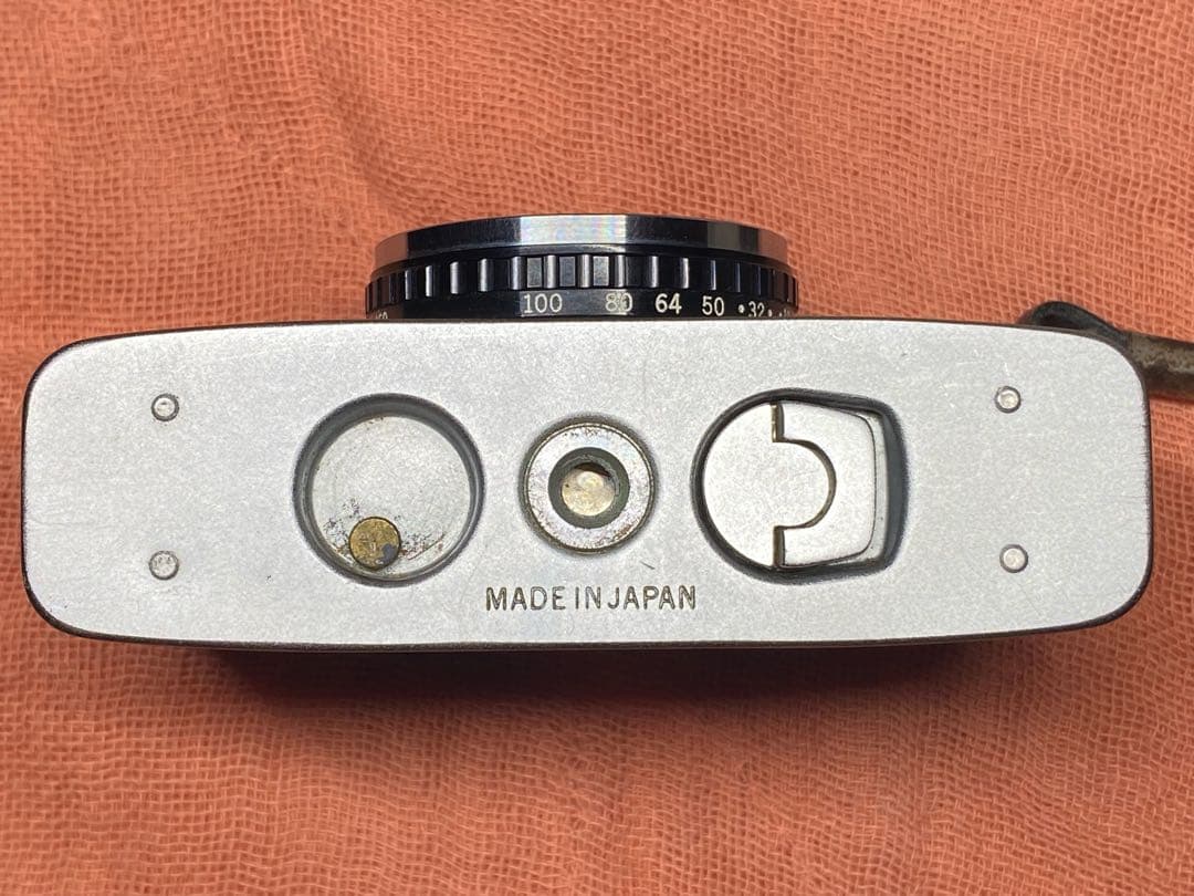 ハーフカメラ　オリンパス　PEN-EE （完全駆動品）