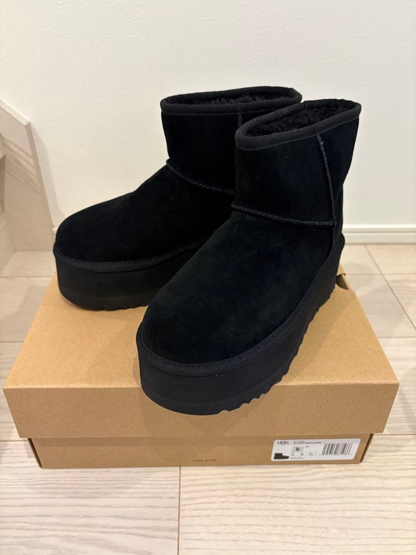 新品未使用!UGG CLASSIC MINI PLATFORM 黒　23cm