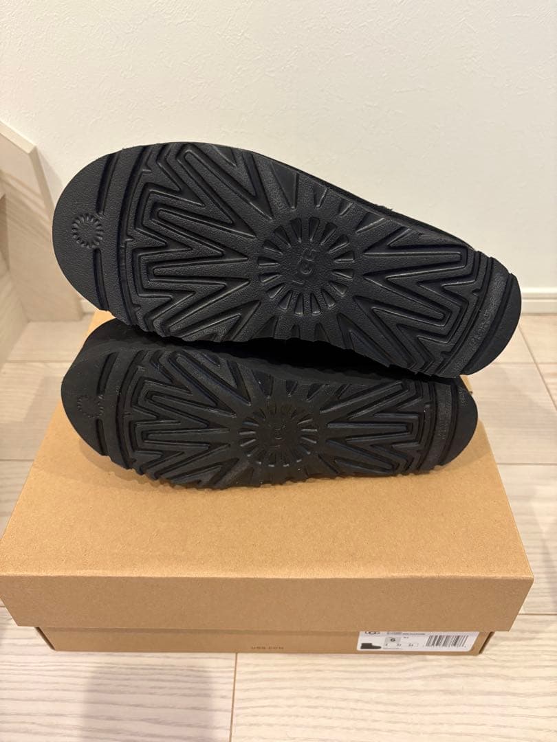新品未使用!UGG CLASSIC MINI PLATFORM 黒　23cm