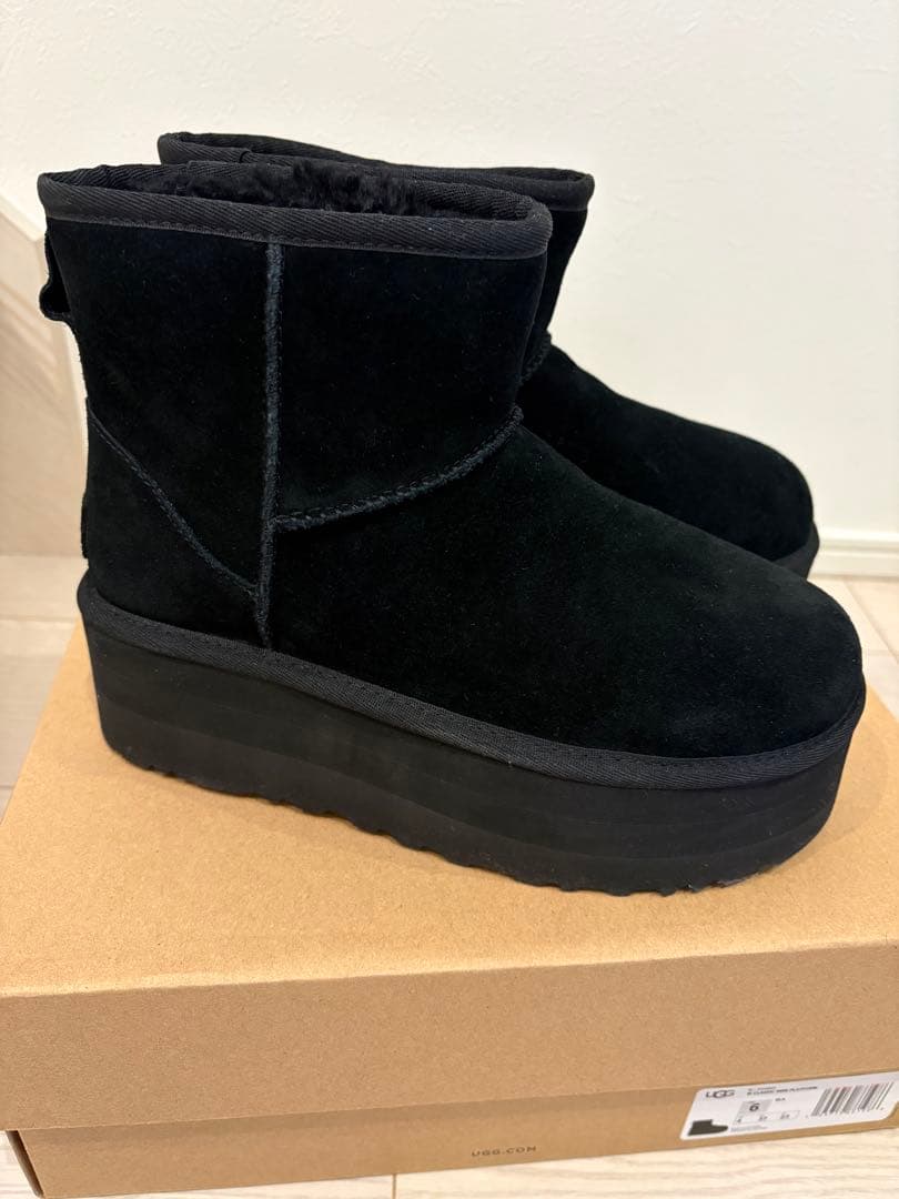 新品未使用!UGG CLASSIC MINI PLATFORM 黒　23cm