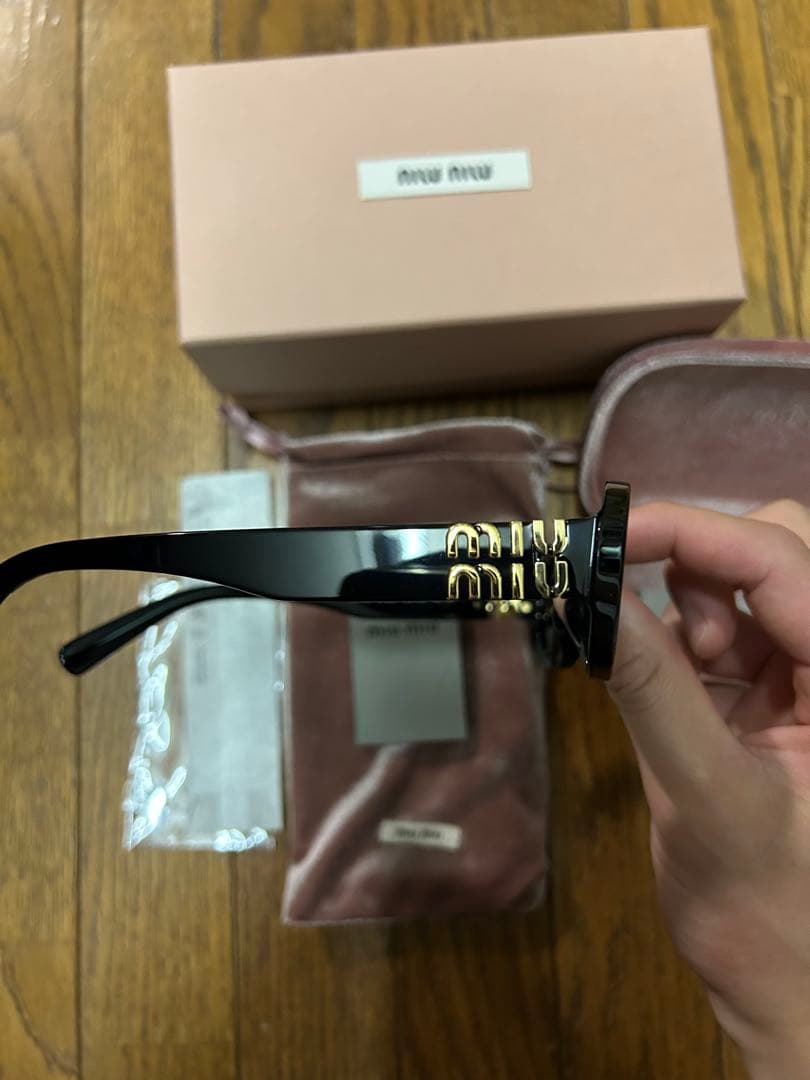 M*i様 新品未使用 miu miu オーバルサングラス mu06zs